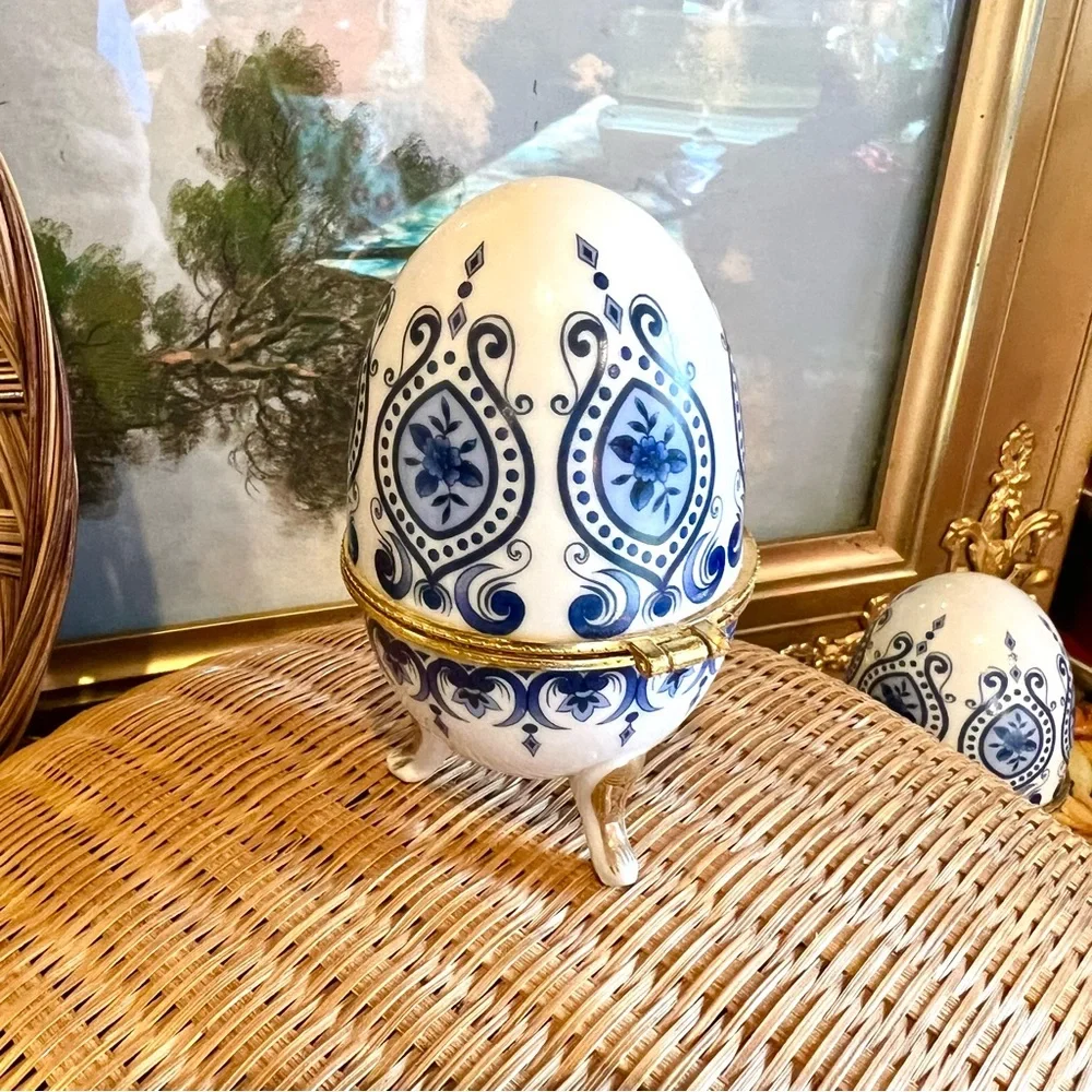 Vintage Glass Porcelain Blue White Rose Egg trinket container